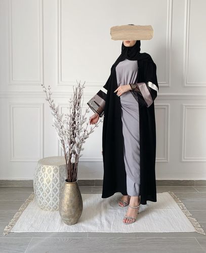 Bisht with Buttons and Brim